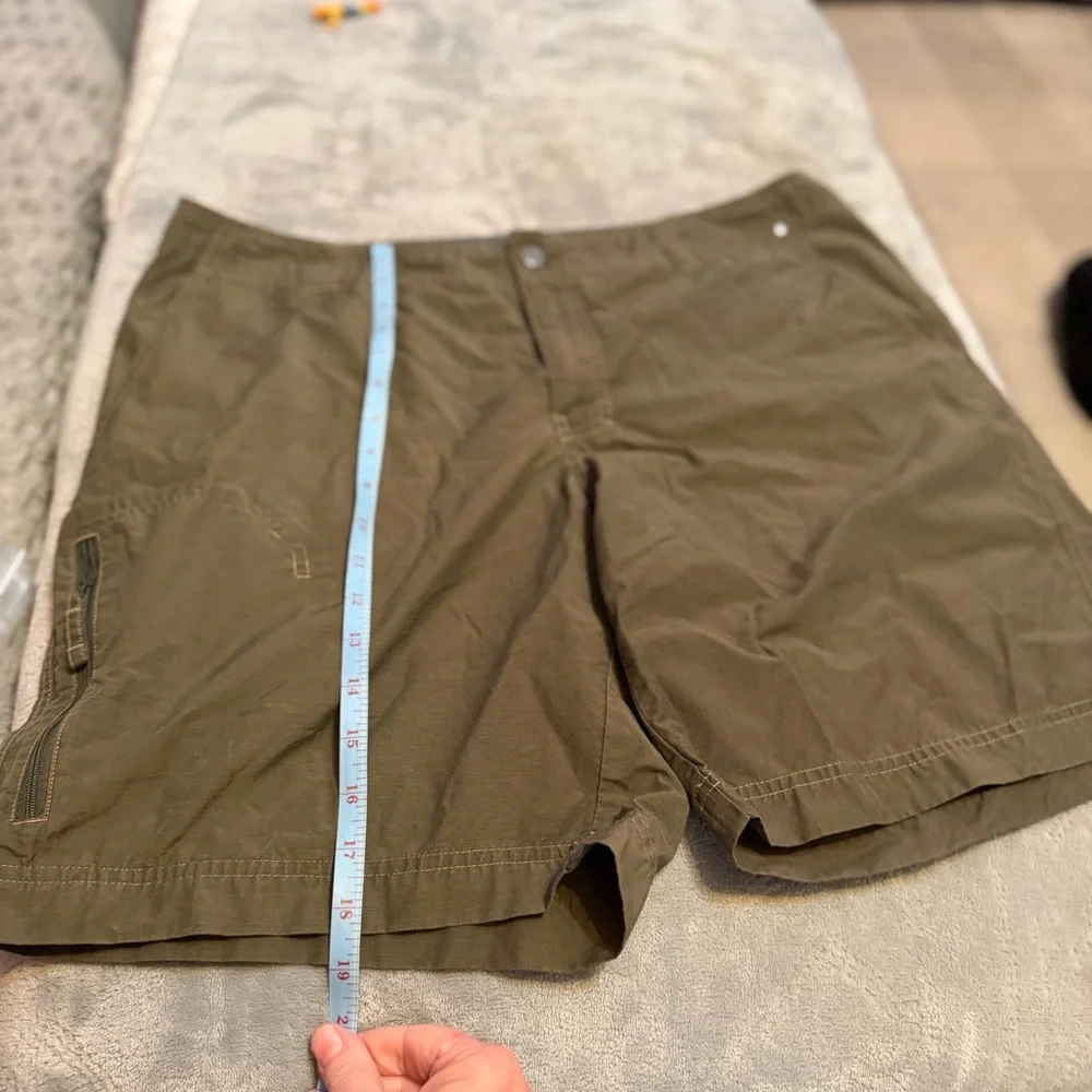 Columbia Omni-Shade Hiking Shorts Men’s 38 Olive Green Outdoor‎ Cargo